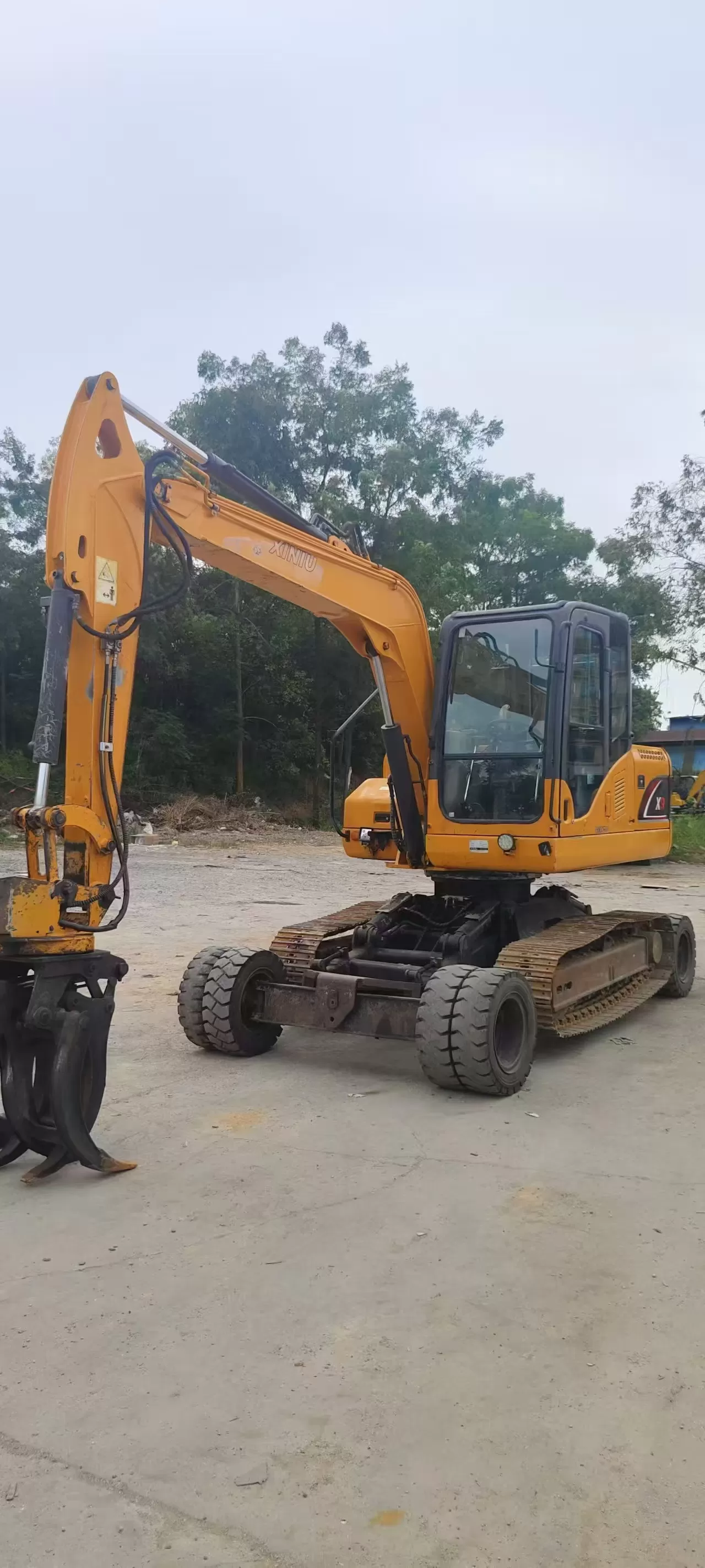 XN85-9X wheel excavator with final reduce axle xinchai engine log grapple and bucket